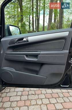 Мінівен Opel Zafira 2011 в 