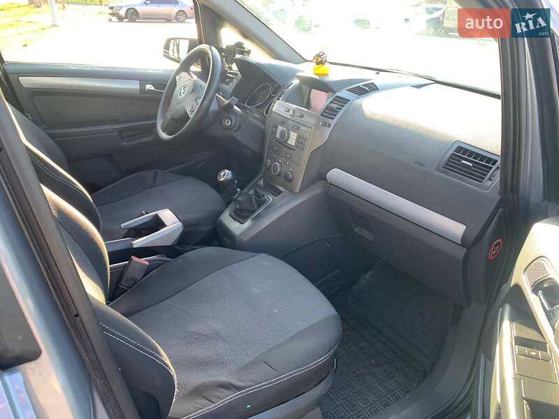 Минивэн Opel Zafira 2006 в Одессе