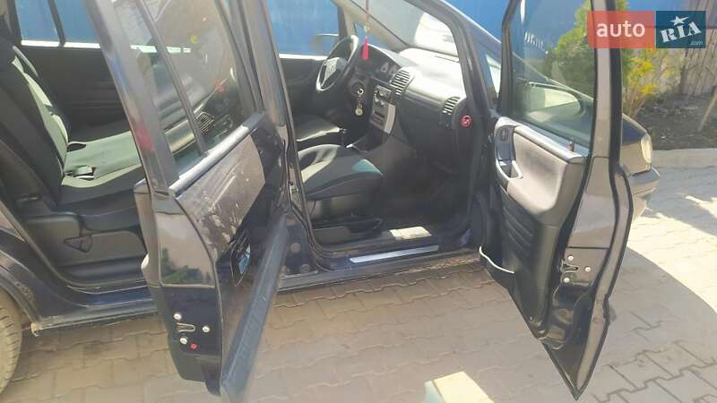 Мінівен Opel Zafira 2003 в Чорткові