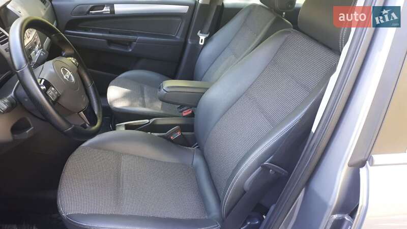 Минивэн Opel Zafira 2008 в Рогатине