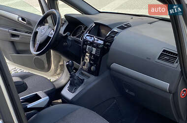 Мінівен Opel Zafira 2011 в 