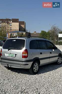 Минивэн Opel Zafira 2002 в 