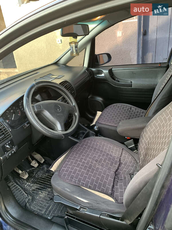 Мінівен Opel Zafira 2001 в Золочеві