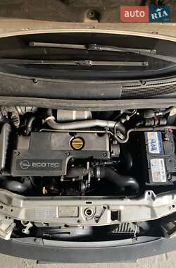 Минивэн Opel Zafira 2004 в 