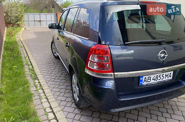 Минивэн Opel Zafira 2010 в 