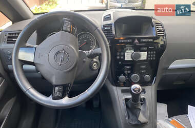 Минивэн Opel Zafira 2010 в 
