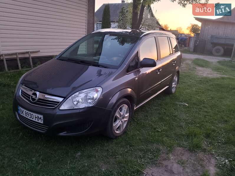 Минивэн Opel Zafira 2010 в 