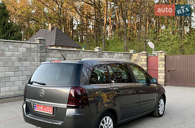 Минивэн Opel Zafira 2010 в 