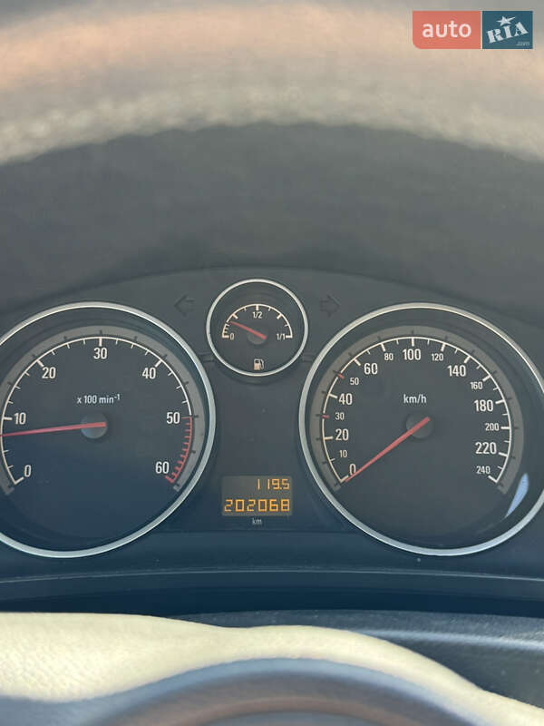 Мінівен Opel Zafira 2010 в Луцьку