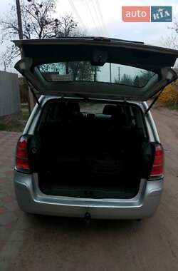 Минивэн Opel Zafira 2005 в 