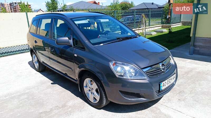 Мінівен Opel Zafira 2013 в Ужгороді