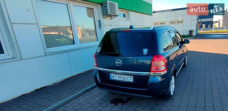 Минивэн Opel Zafira 2010 в Калуше