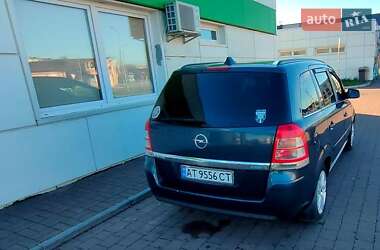Минивэн Opel Zafira 2010 в 
