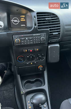 Минивэн Opel Zafira 2003 в 