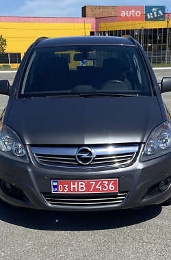 Минивэн Opel Zafira 2011 в 