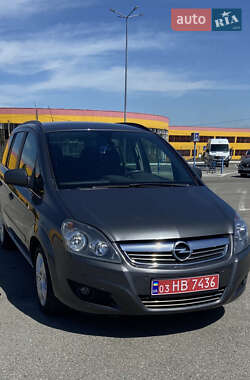 Минивэн Opel Zafira 2011 в 