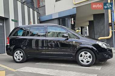 Минивэн Opel Zafira 2010 в 