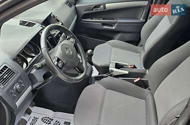 Минивэн Opel Zafira 2010 в 
