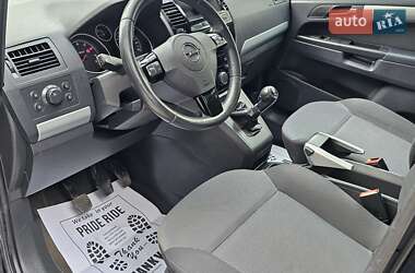 Минивэн Opel Zafira 2010 в 
