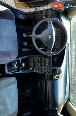 Минивэн Opel Zafira 2000 в 