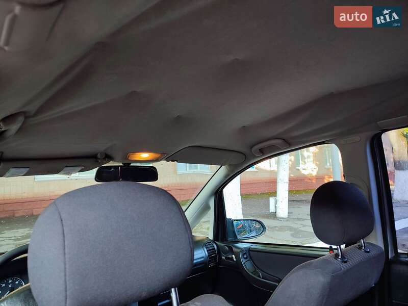Мінівен Opel Zafira 2003 в Рівному