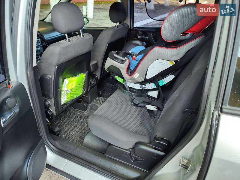 Мінівен Opel Zafira 2003 в Рівному