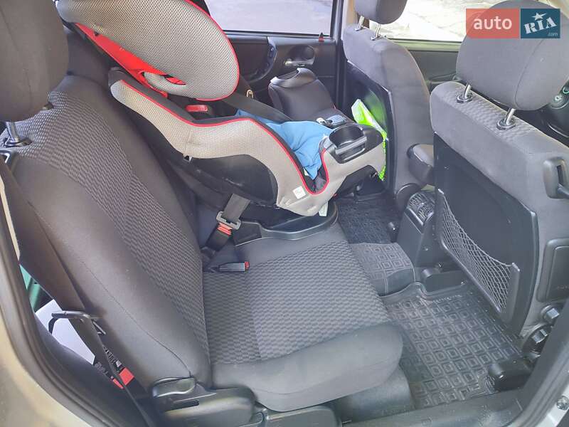 Мінівен Opel Zafira 2003 в Рівному