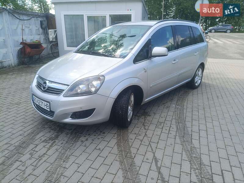 Минивэн Opel Zafira 2010 в 