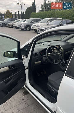 Минивэн Opel Zafira 2008 в 