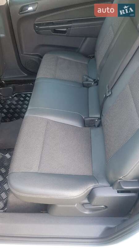 Минивэн Opel Zafira 2011 в Нововолынске