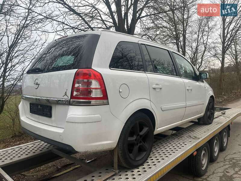 Минивэн Opel Zafira 2011 в Нововолынске