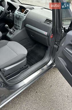 Минивэн Opel Zafira 2009 в 