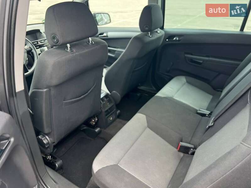 Минивэн Opel Zafira 2011 в Запорожье