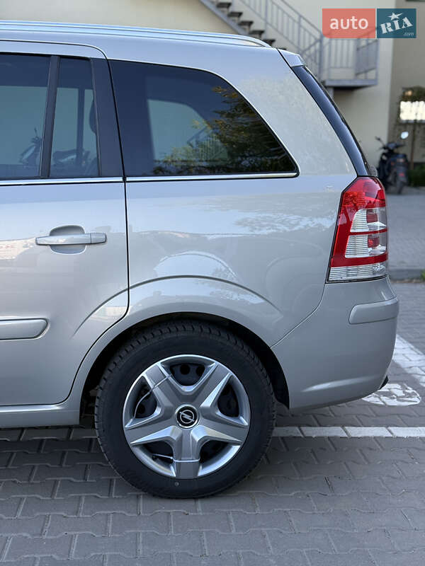 Мінівен Opel Zafira 2010 в Луцьку