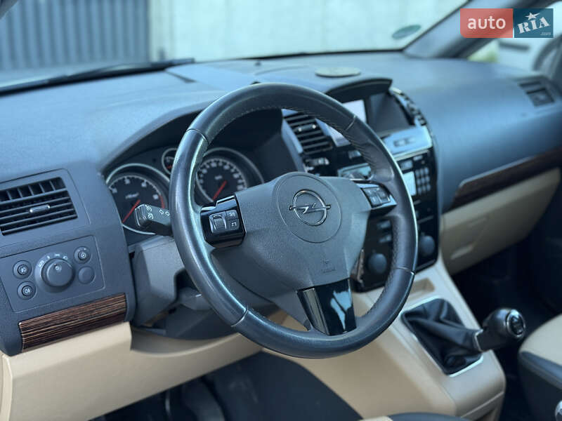 Мінівен Opel Zafira 2010 в Луцьку