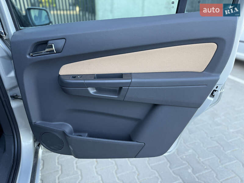 Мінівен Opel Zafira 2010 в Луцьку