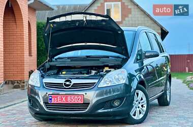Минивэн Opel Zafira 2009 в 
