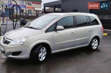 Минивэн Opel Zafira 2010 в 