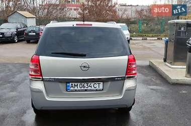 Минивэн Opel Zafira 2010 в 