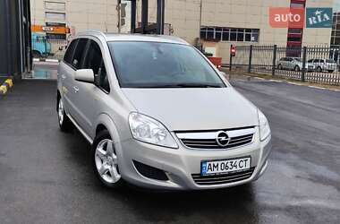 Минивэн Opel Zafira 2010 в 