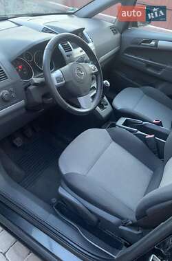 Мінівен Opel Zafira 2011 в 