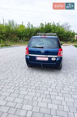 Минивэн Opel Zafira 2011 в 