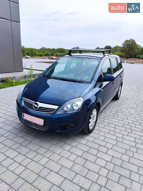 Минивэн Opel Zafira 2011 в 