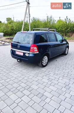 Минивэн Opel Zafira 2011 в 
