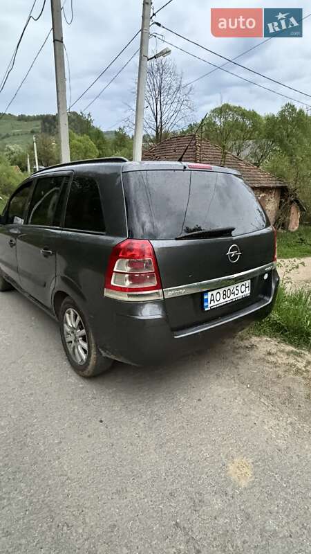 Мінівен Opel Zafira 2011 в Воловцю