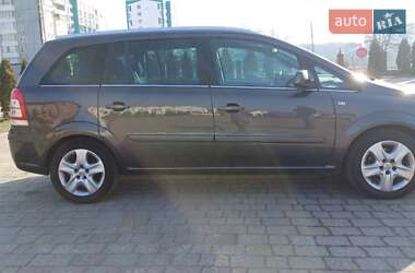 Мінівен Opel Zafira 2011 в Вараші