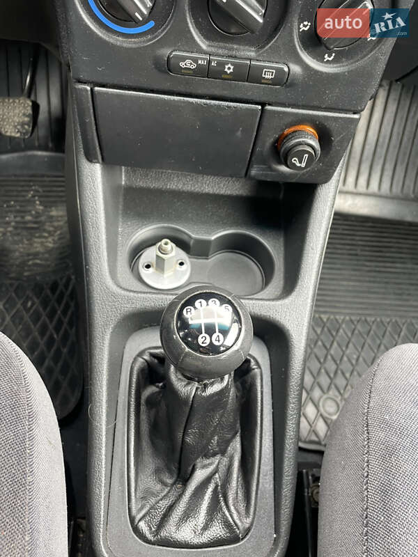 Минивэн Opel Zafira 2003 в Самборе
