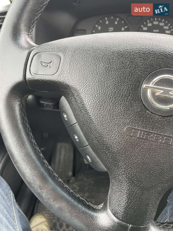 Минивэн Opel Zafira 2003 в Самборе