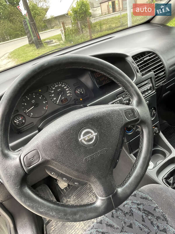 Минивэн Opel Zafira 2003 в Самборе