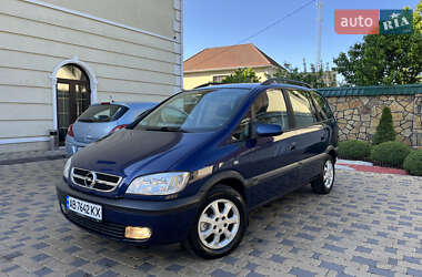 Минивэн Opel Zafira 2004 в Могилев-Подольске